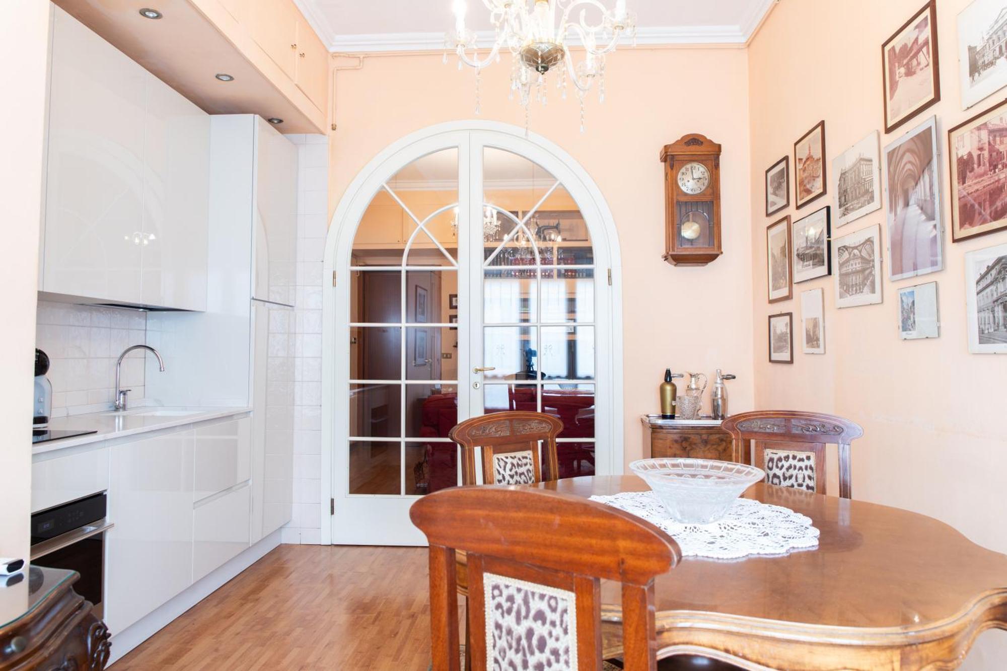 ミラノDuomo Walking Distance Elegant Flat With Viewアパートメント エクステリア 写真